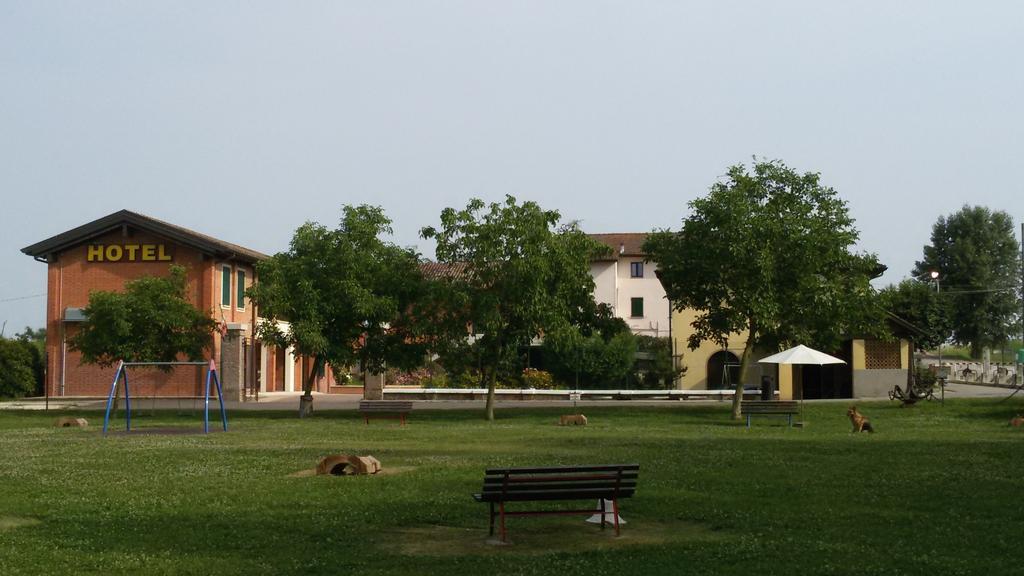 Albergo Del Po Viadana エクステリア 写真